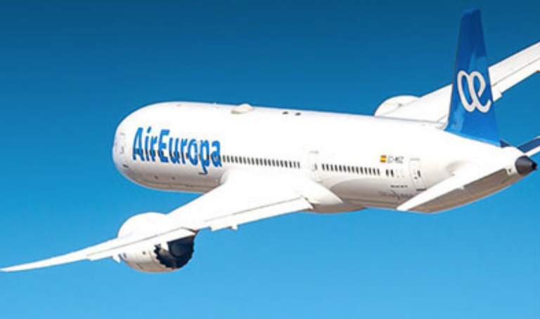 Air Europa entrega mascarillas a todos sus pasajeros