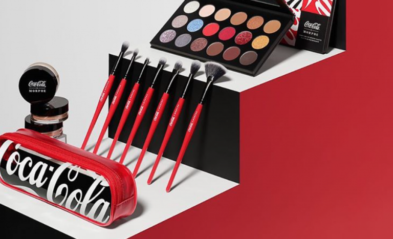 Coca-Cola lanza su propia línea de maquillaje y agota sus existencias