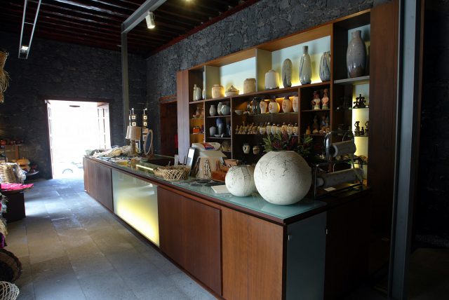 El Cabildo reabre cuatro de sus ocho puntos de venta de productos artesanos 1 D JGCASA ADUANA2