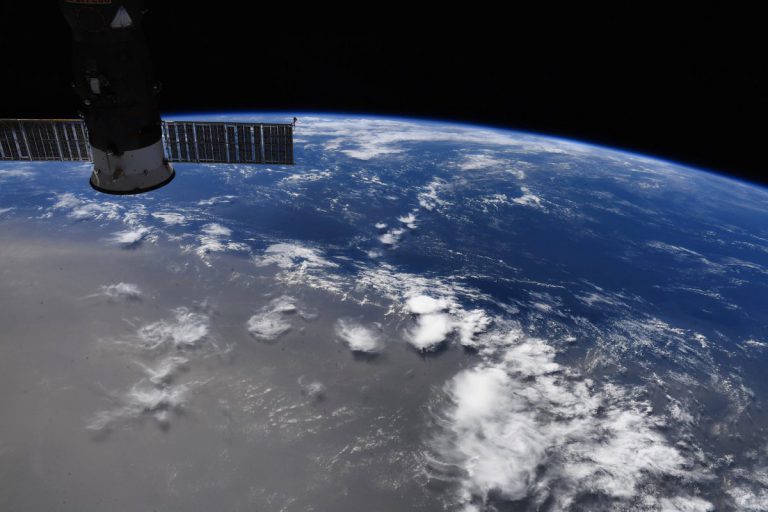 Así se ve desde el espacio cómo se expande una gigantesca tormenta de arena