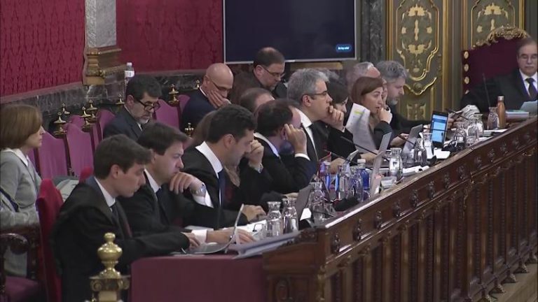 El Constitucional deniega por unanimidad la suspensión de las penas de Cuixart, Bassa, Forn, Turull, Sànchez y Rull