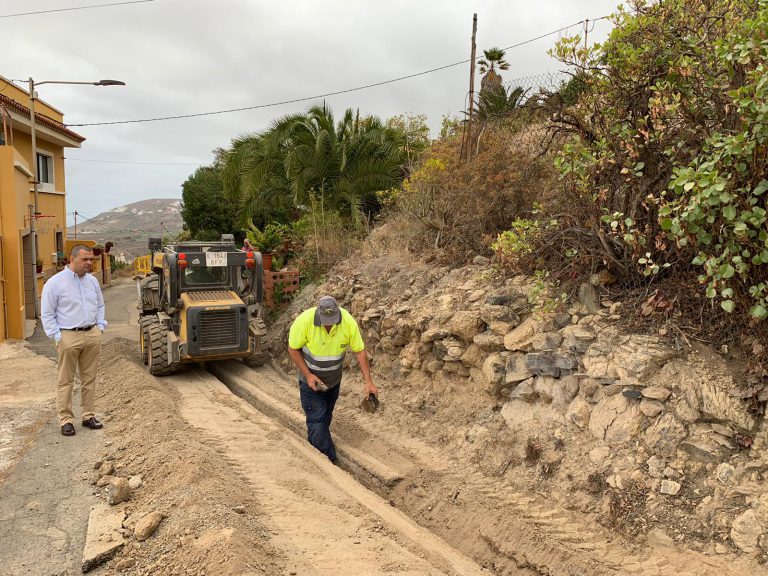 El Consistorio guiense ejecuta obras de renovación de la red de abasto de Montaña de Guía