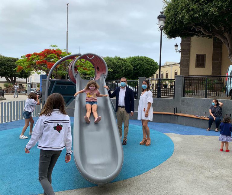 El casco histórico de Guía cuenta desde hoy con un parque infantil