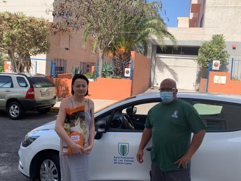 El Ayuntamiento colabora con Fauda en el reparto de comida para más de 150 mascotas de familias en situación de vulnerabilidad