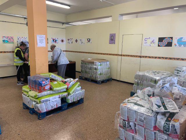 El Ayuntamiento colabora con Fauda en el reparto de comida para más de 150 mascotas de familias en situación de vulnerabilidad 2 Fauda 3