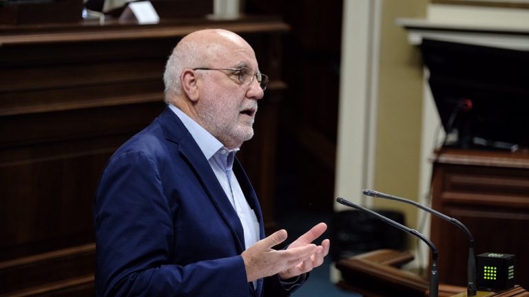 El Parlamento respalda la propuesta de Sí Podemos para solucionar el “grave deterioro medioambiental” de los desechos de guantes y mascarillas