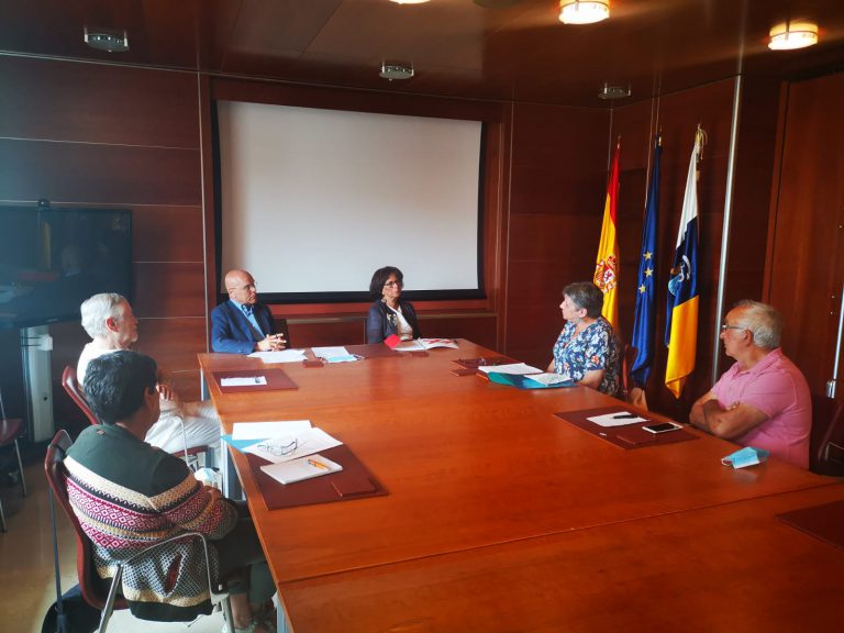 Pensionistas canarios denuncian el descontrol que existe en las residencias de mayores