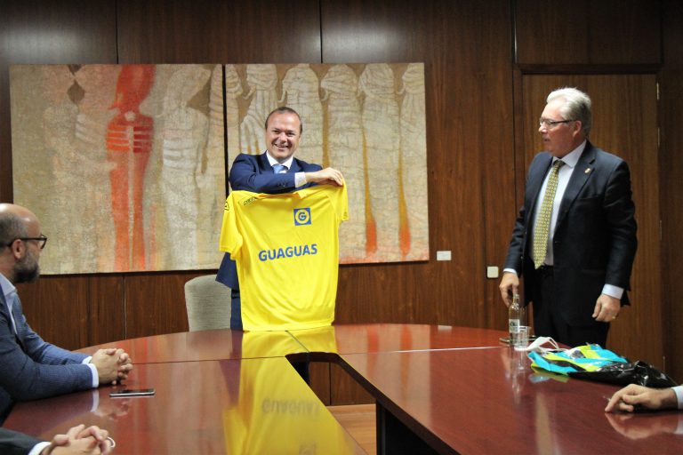 Hidalgo se reúne con la directiva del histórico CV Guaguas que vuelve a la élite del voleibol nacional