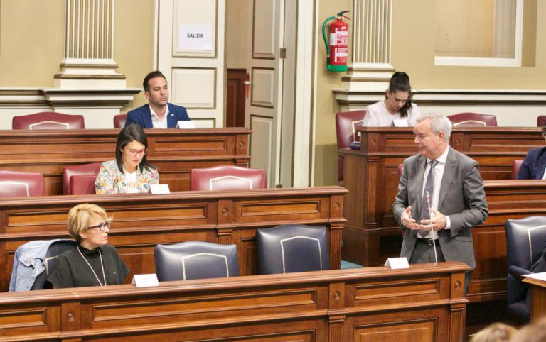 El Gobierno de Canarias distribuirá 32 millones de euros en el transporte regular de viajeros por carretera para compensar las pérdidas ocasionadas por la crisis sanitaria