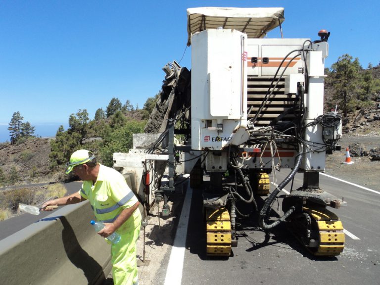 El Cabildo aumenta la seguridad de la Tf-82 en Guía de Isora con una protección de hormigón