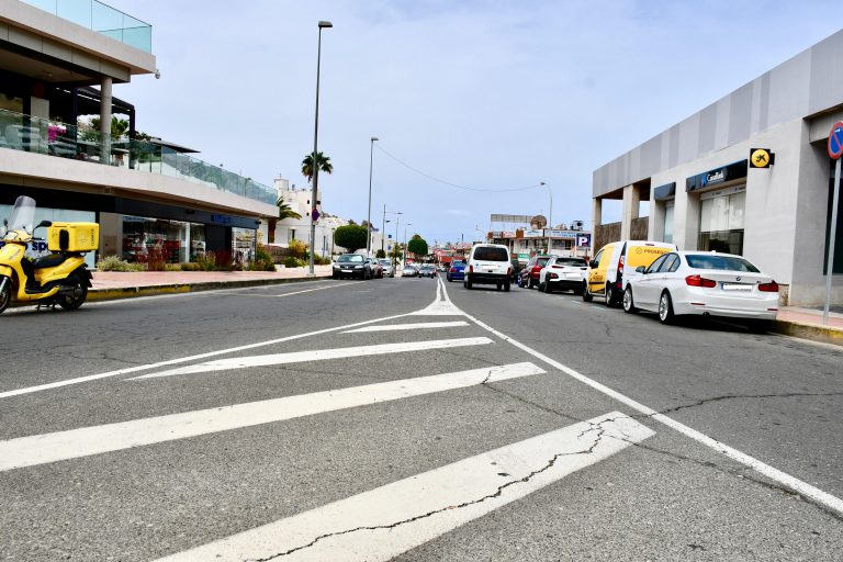Mogán inicia los trámites para asfaltar y rehabilitar en Puerto Rico la avenida Tomás Roca Bosch y las calles El Hierro y Granada