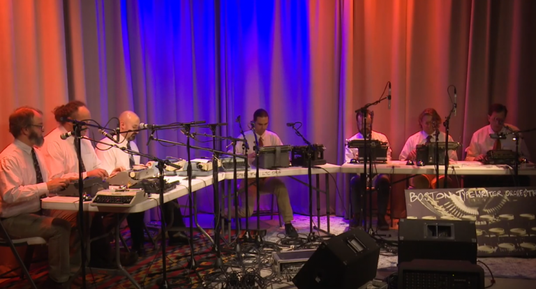 Así suena la 'Boston Typewriter Orchestra', que utiliza máquinas de escribir en vez de instrumentos musicales
