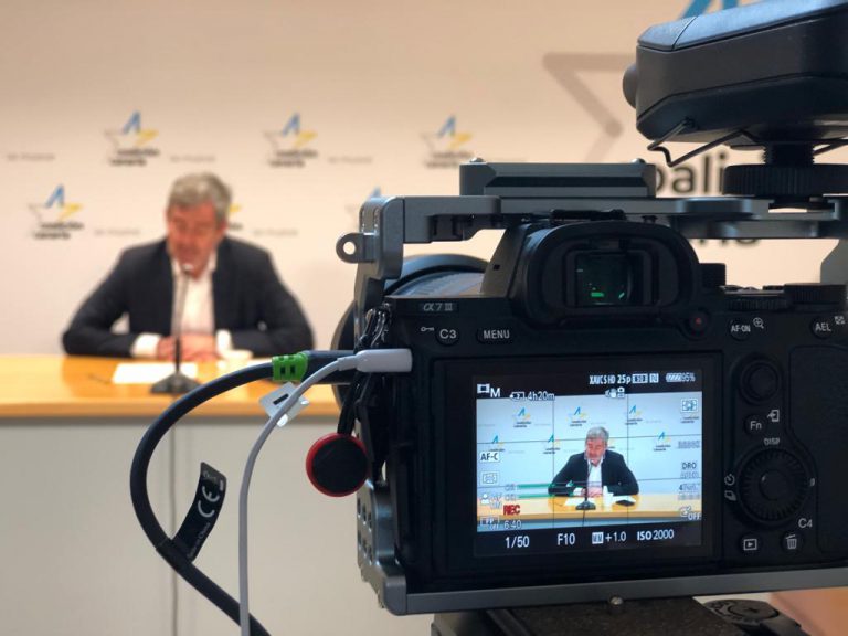 Clavijo critica a AENA por no cumplir los “protocolos sanitarios” y exige una actuación urgente en los aeropuertos