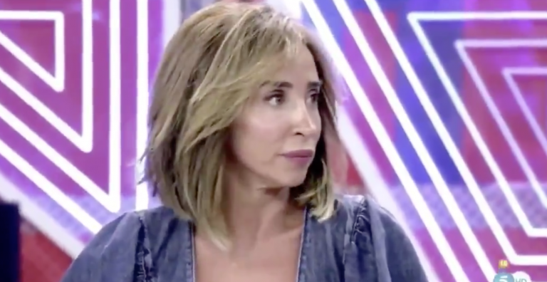 A María Patiño se le cae un diente en directo