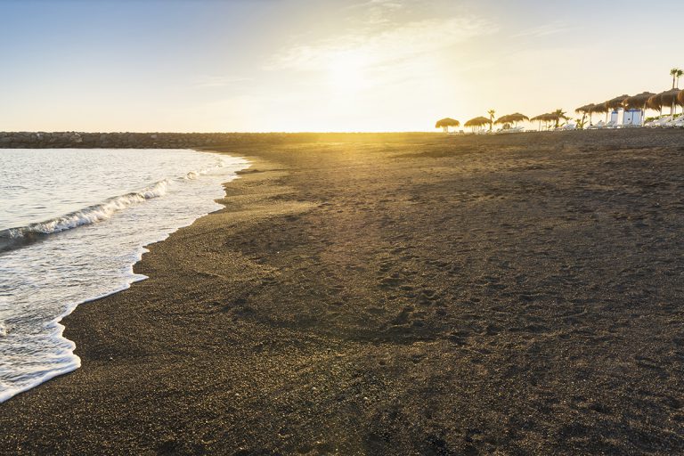 Un desplome de hasta nueve grados en pleno junio saca el sayo de los armarios