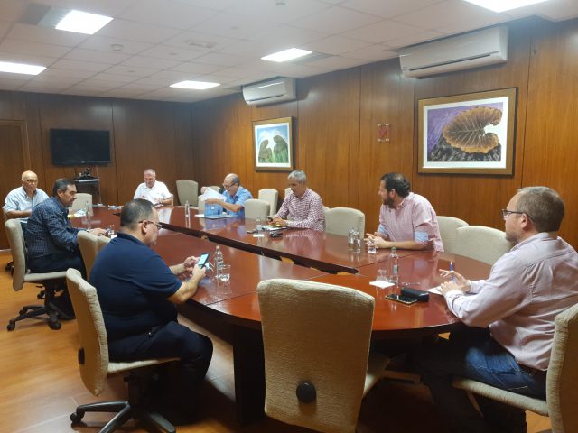 El Ayuntamiento acuerda con los representantes del sector aumentar al 50% el servicio de taxis 1 reunion sector taxi 2