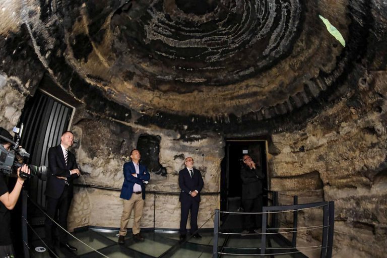 Ancestralidad y vanguardia se dan la mano en el Facsímil de Risco Caído para que el mundo conozca el legado aborigen de Gran Canaria