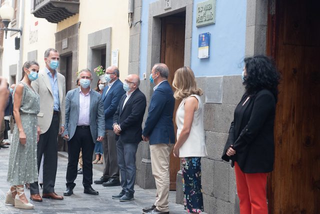 Los Reyes recorren la casa natal de Pérez Galdós en el centenario de su muerte porque “merece toda la atención posible y la difusión de su ingente obra” 3 visita reyes casa galdos 3