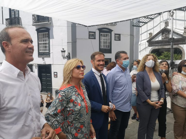 Bertín Osborde entrevista en La Palma a Lydia Lozano para el programa de Telecinco  ‘Mi casa es la tuya’