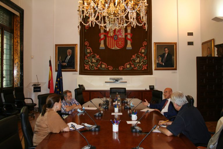 Yanes traslada al Defensor del Pueblo las quejas recibidas sobre el trato a migrantes que llegan a las islas