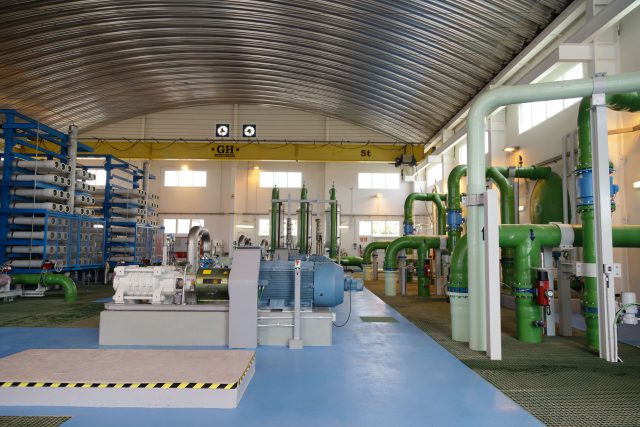 El Cabildo formaliza el convenio con Guía de Isora y Santiago del Teide para la desaladora de Fonsalía 1 20200701 cabildo depuradora fonsalia 019