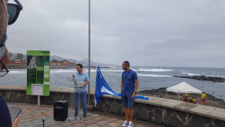 Un año más, las playas del El Puertillo y Los Charcones, vuelven a ondear las banderas azules