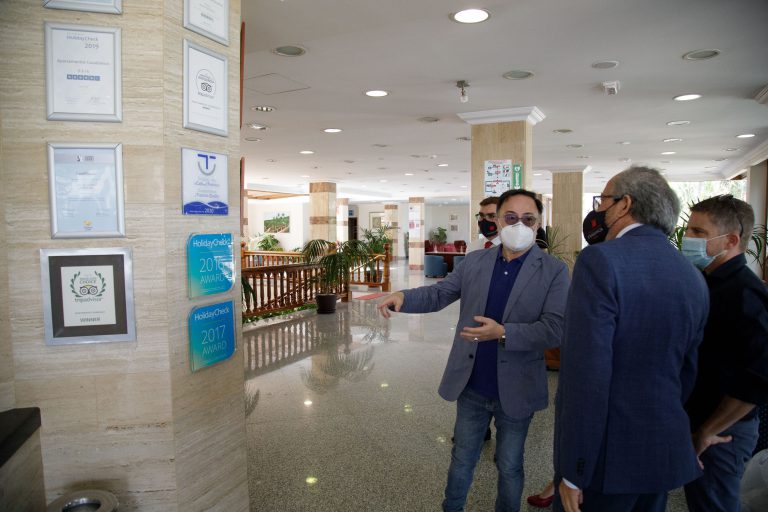 Martín Plata respalda al sector turístico del Puerto de La Cruz e insiste en la seguridad del destino