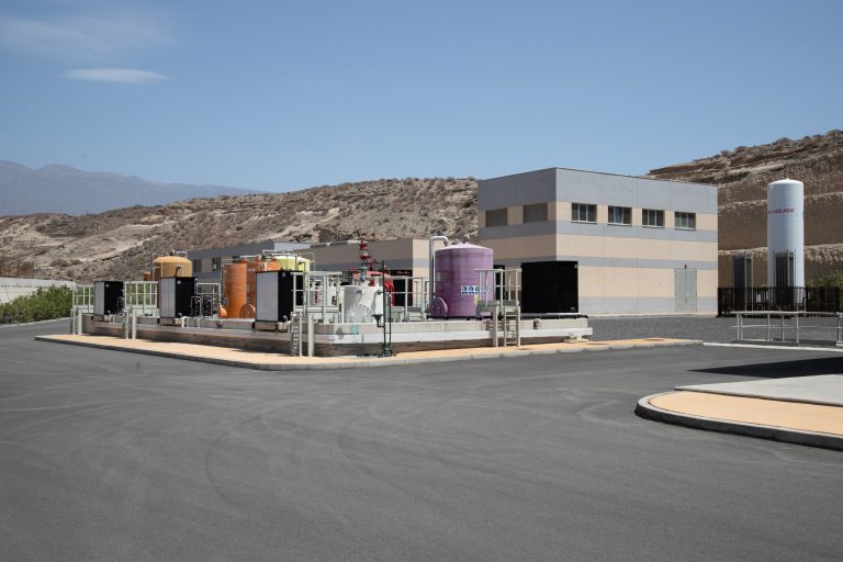 El Cabildo destaca la alta calidad del agua desalada de la EDAM de Granadilla