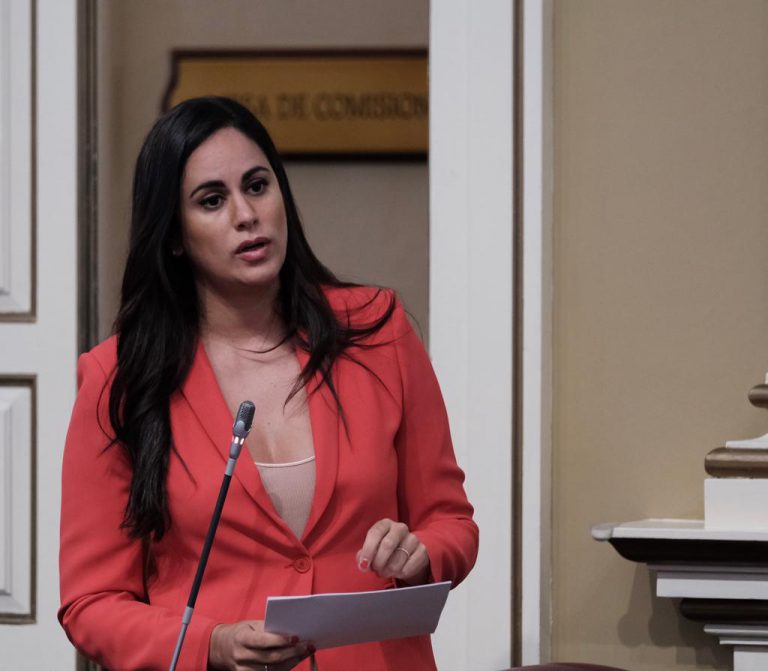 Espino: “Casi 3.000 niños y niñas canarios continúan estudiando en barracones ante la pasividad de Torres”