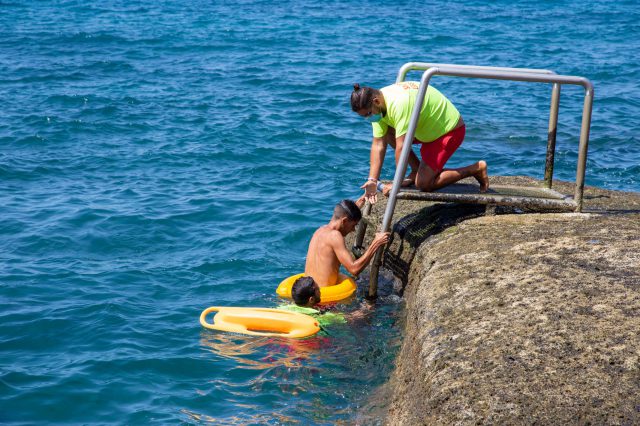 Adeje amplía los recursos para la seguridad en playas con la adquisición de casi un centenar de salvavidas automáticos 3 ADEJE 84 IMG 9433 copia