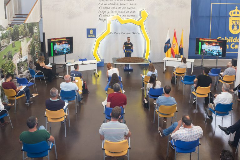 La comunicación es parte del operativo de emergencias en Gran Canaria porque es la vía para llegar a la parte más importante de la crisis: la población