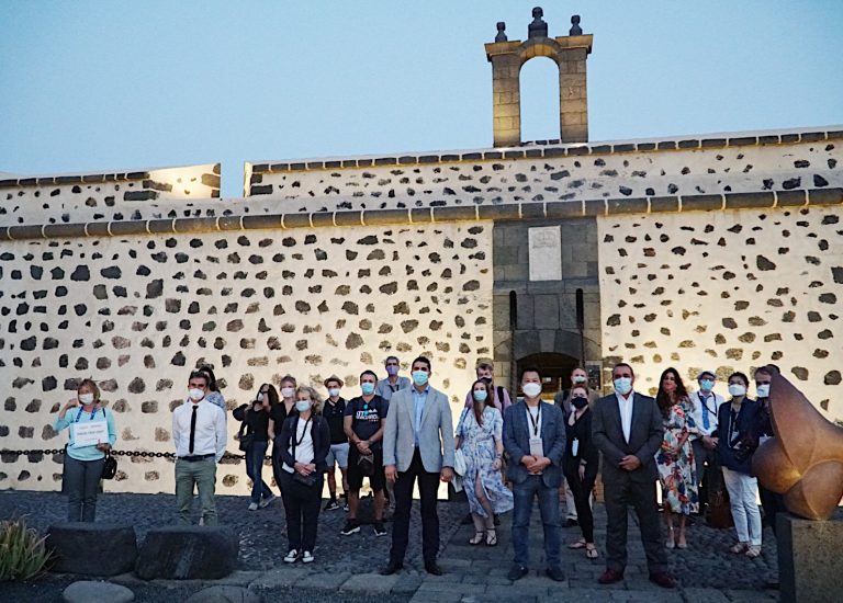 El consejero de Promoción Turística, Ángel Vázquez, da la bienvenida a la delegación de la OMT que validará a Lanzarote como destino seguro
