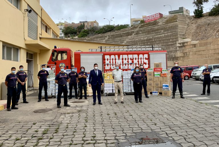    Bomberos de Las Palmas de Gran Canaria donan 3.300 kilos de alimentos para las familias más desfavorecidas    