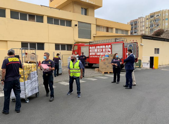 Bomberos de LPGC entregan 3.300 kg de alimentos al Banco de Alimentos1