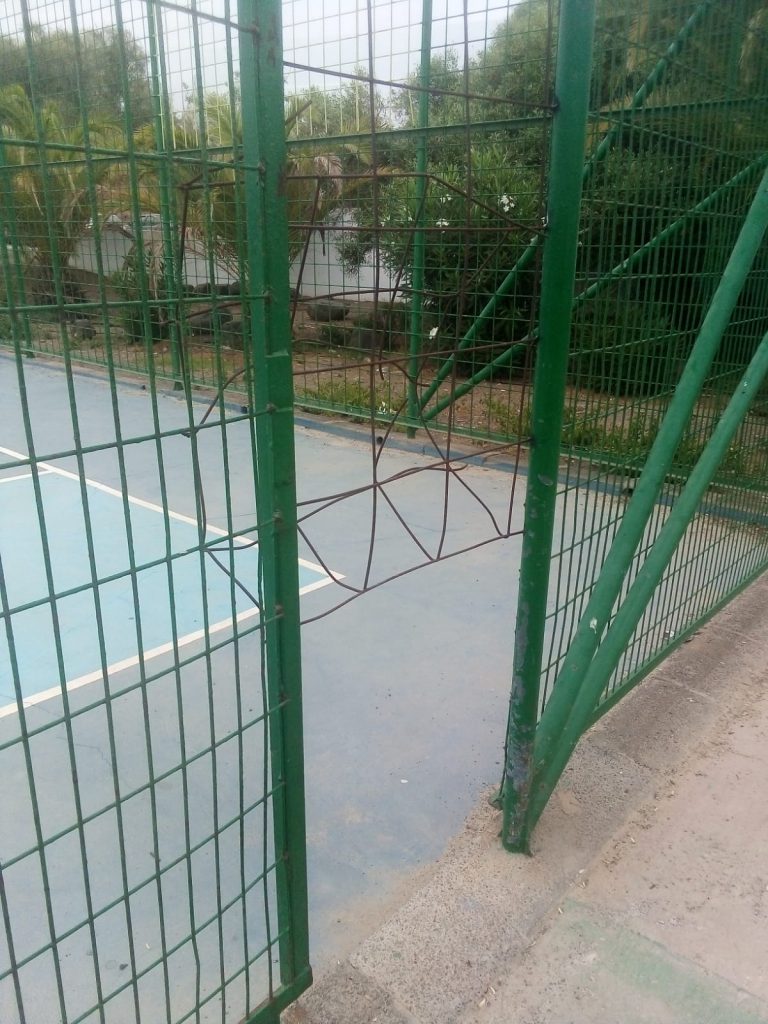 El Ayuntamiento denuncia actos vandálicos en las canchas deportivas de diferentes barrios del municipio