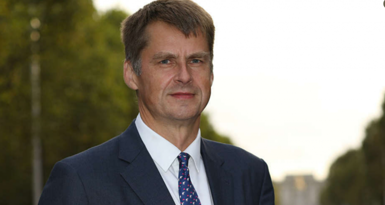 El embajador de Reino Unido en España esgrime la movilidad interior para generalizar la cuarentena