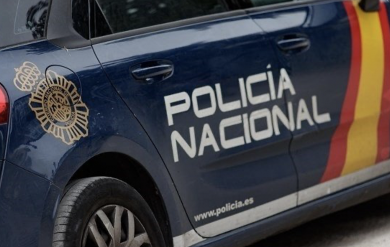 Dos mujeres destrozan el coche del exjefe de una de ellas en El Ejido (Almería)