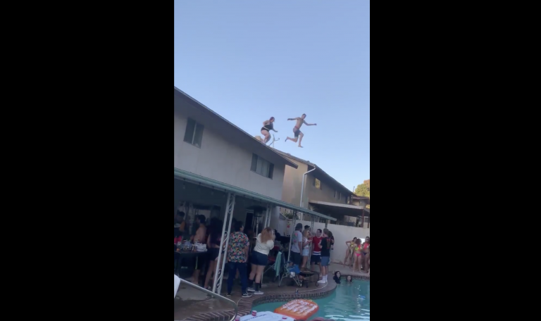 Una mujer salta desde un tejado a la piscina: no lo volverá a intentar