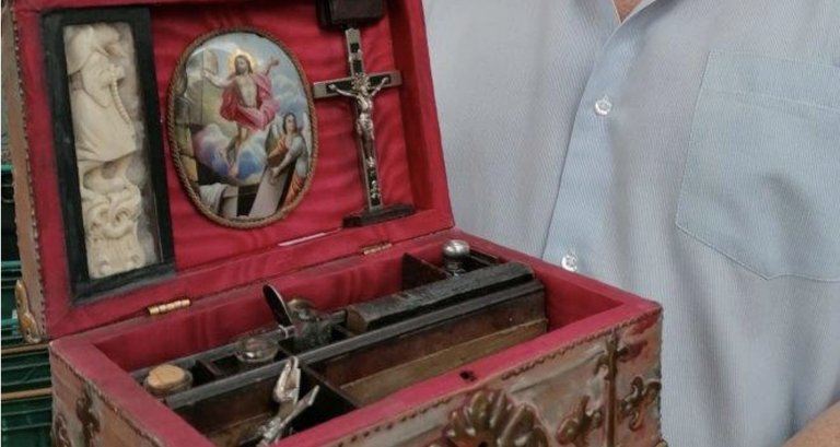 A subasta un misterioso 'kit caza vampiros' del siglo XIX