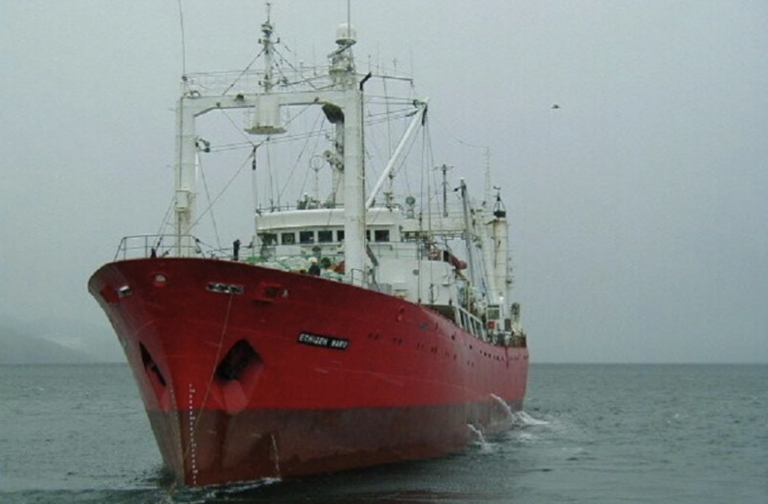Los tripulantes de un pesquero se contagian de coronavirus tras pasar 35 días aislados en el mar