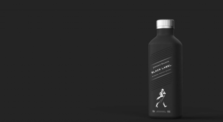 Johnnie Walker se embotellará en papel a partir del año que viene