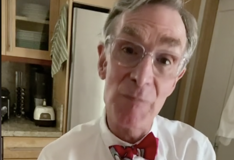 El vídeo viral que explica gráficamente la eficacia de una mascarilla