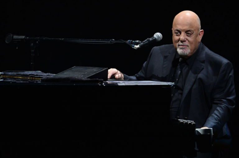 Billy Joel ofrece un improvisado concierto tras encontrar un piano abandonado en plena calle