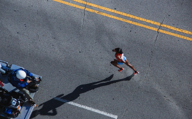 Una mujer que no sabía que estaba embarazada da a un luz tras correr una maratón en Amsterdam