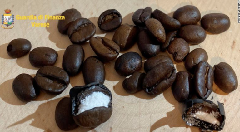 Descubren más de 100 gramos de cocaína ocultos en granos de café