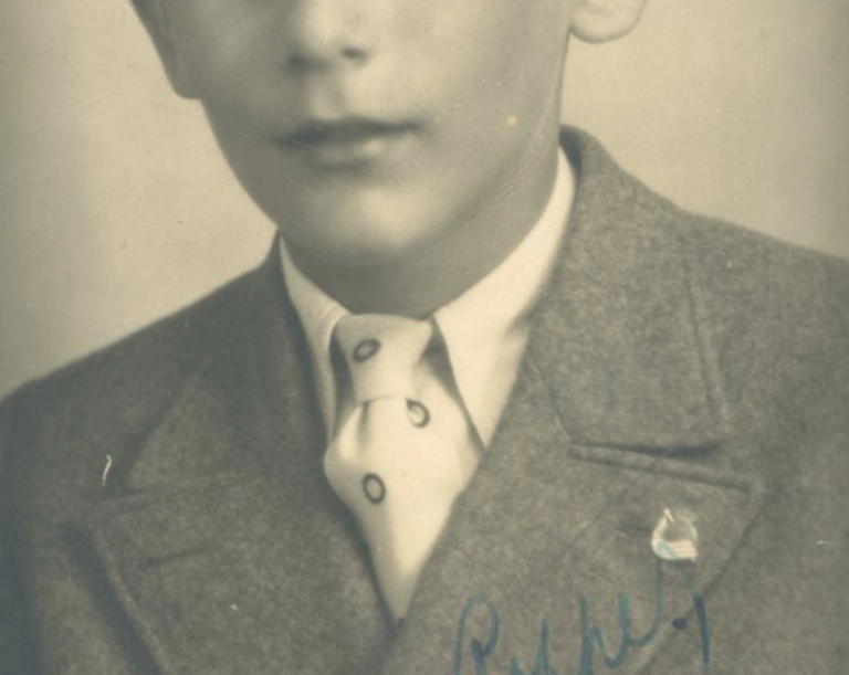 El misterio del pin de la Real Sociedad que aparece en la foto de una víctima de Auschwitz