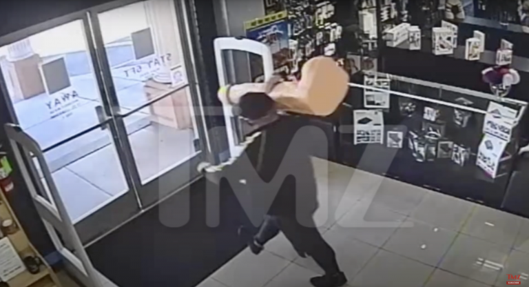 Un hombre roba un consolador gigante en un sexshop de Las Vegas