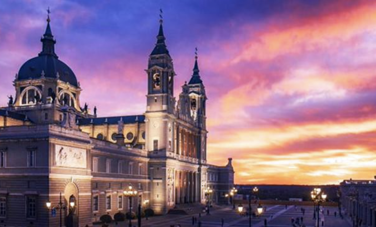 El Museo Catedral de la Almudena abre el mirador de la cúpula para ver el atardecer
