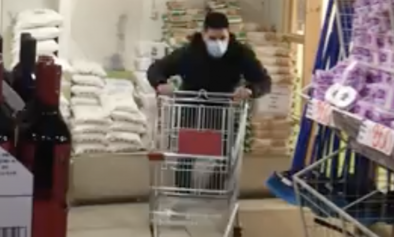 Gana en un concurso un minuto gratis en un supermercado y no te creerás lo que se lleva