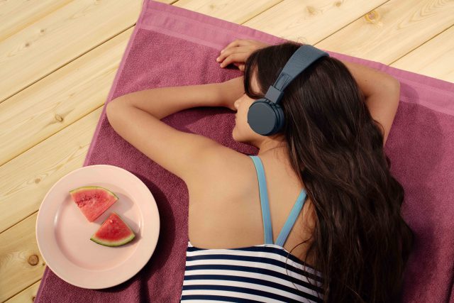 Copia de 027 Image bank Sunbathing Girl 2019 01